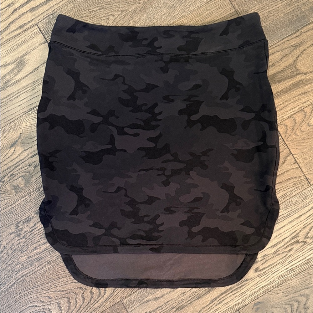 LULULEMON Black Camouflage Women's Skirt